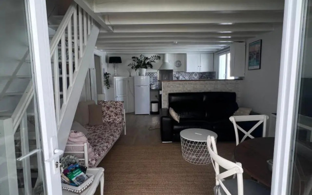 petite maison cosy avec exterieur