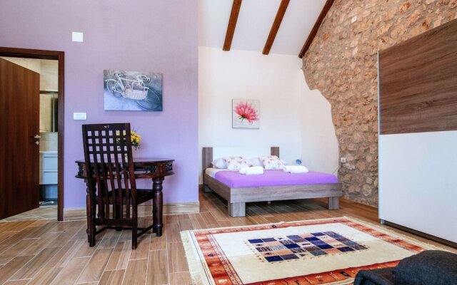 Lovely Holiday Home With Private Infinity Pool