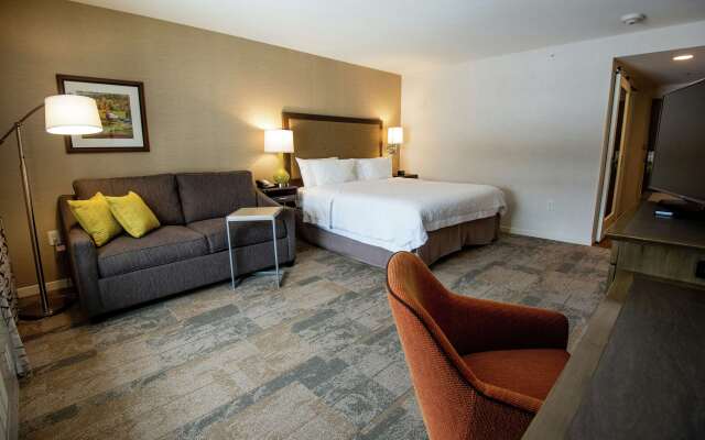 Hampton Inn and Suites Manchester