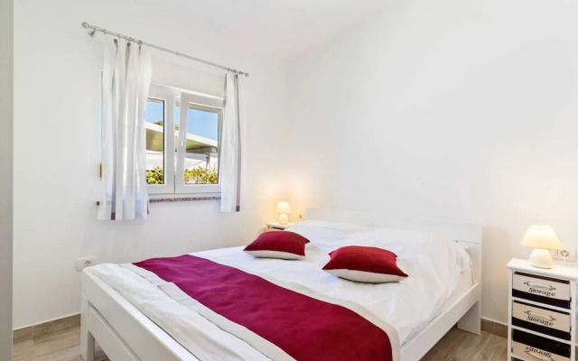 Stylish Holiday Home in Banjole With Swimming Pool