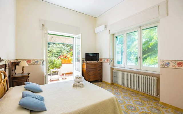 Villa Villari Terrace and Patio by Napoliapartments