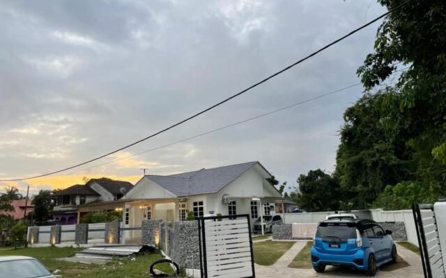 Homestay Aston Garden Kb