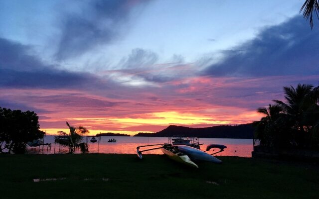 Bora Bora Holiday's Lodge and Villa