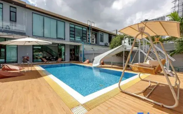 Luxury five-room pool villa