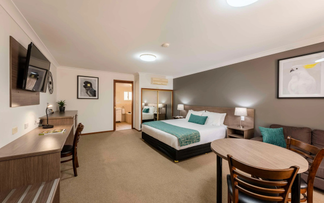 Ambassador Orange Hotel – Guest Rooms – Orange
