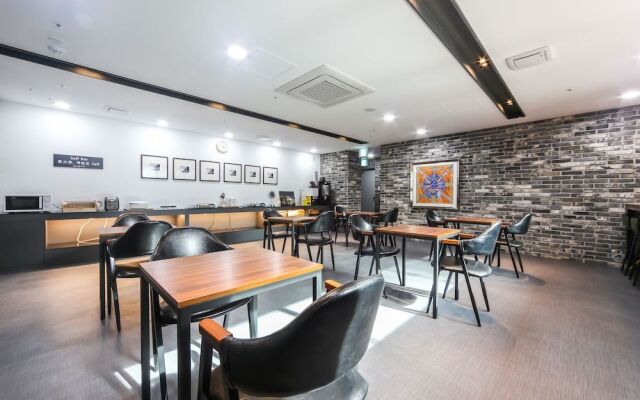 Browndot Hotel - Gold