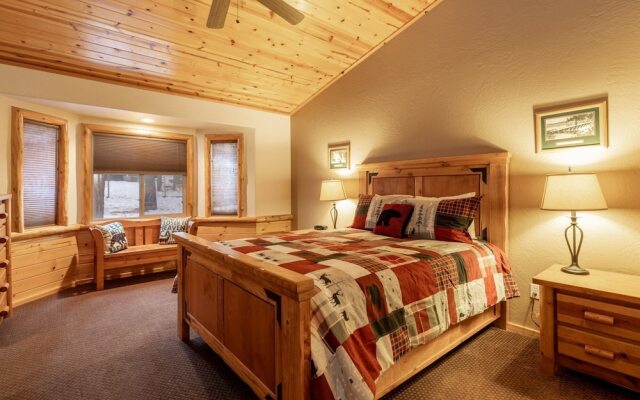 Little Cubs Cabin #1986