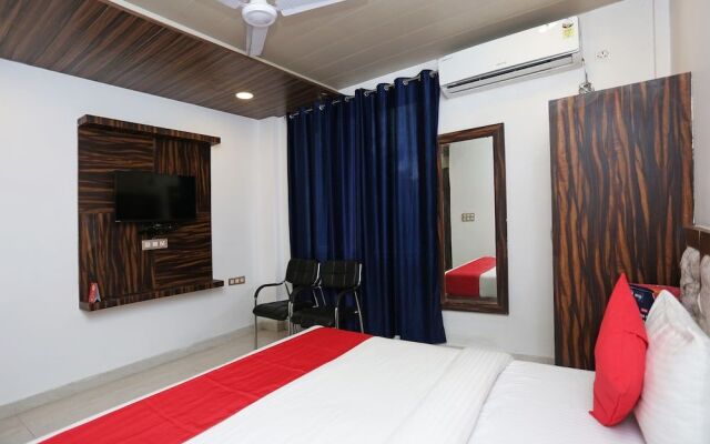 Capital O 15566 Hotel Rosewood Inn