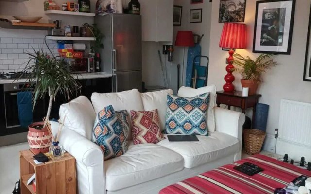 Elegant and Quirky 2BD Flat - Kensal Rise