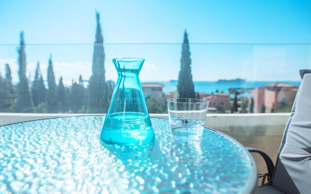 Amathus suite with sea view