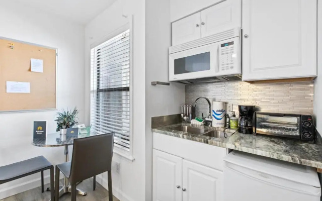 St Thomas Square MOA