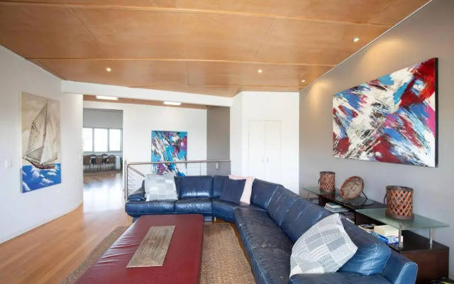 SALTWATER 1 - PENTHOUSE APARTMENT with OCEAN VIEWS