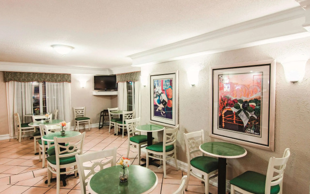 La Quinta Inn by Wyndham Indianapolis Airport Lynhurst