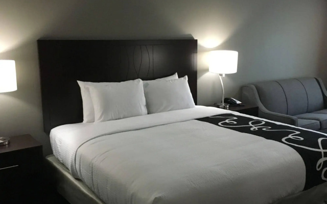 Catoosa Inn & Suites