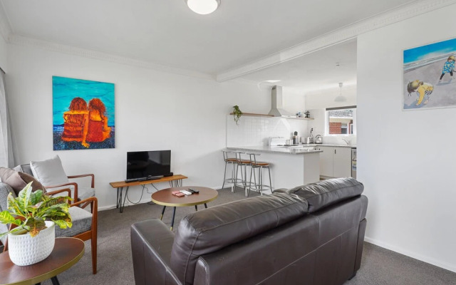 Renovated Takapuna 2BR Apt - Parking
