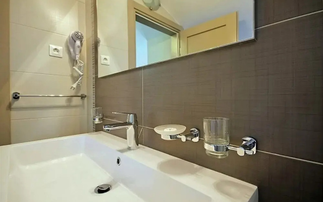 Contemporary Holiday Home in Žbandaj with Swimming Pool