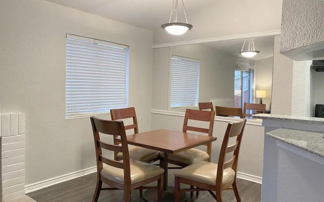 OYO Apartments at Bella Vista