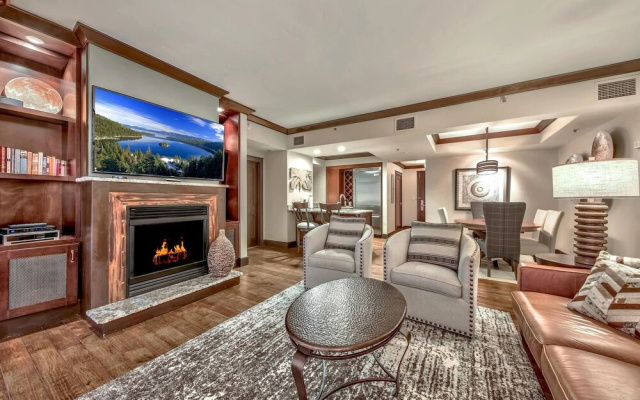 2 Bedoom  With Amazing Balcony Views 2 Bedroom Condo by RedAwning
