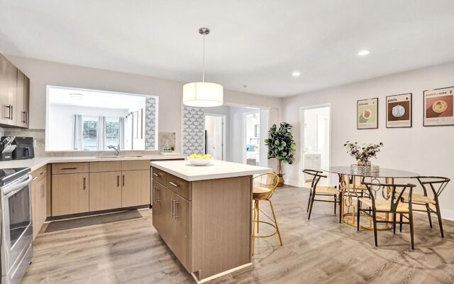 7 Br Home with Pool Gameroom & Soccer