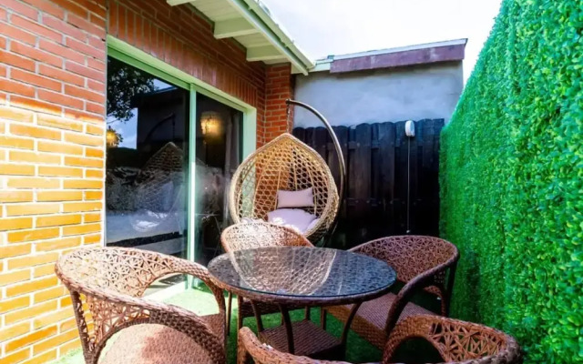 Flamingo Suite 1BR 1BA Apt w Pool Parking