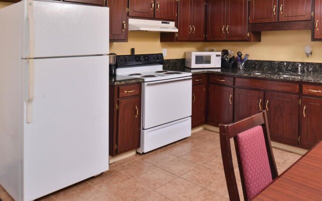 Douglas Inn And Suites