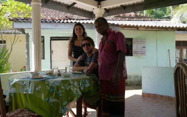 Dimuthu Tour Inn