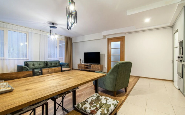 Pleasant Flat Close to Various Malls in Seyrantepe