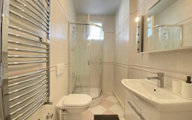 Missafir Sleek Flat With Balcony on Bagdat Street
