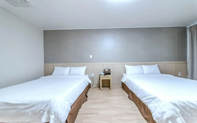 Jungmoon J Hill & City Hotel