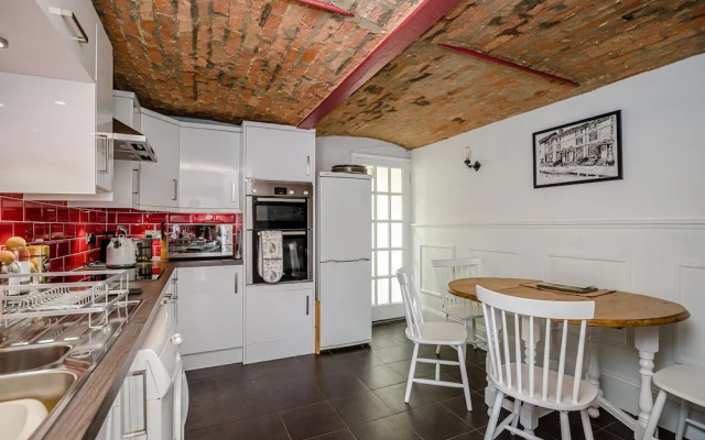 3 Canalside Cottages