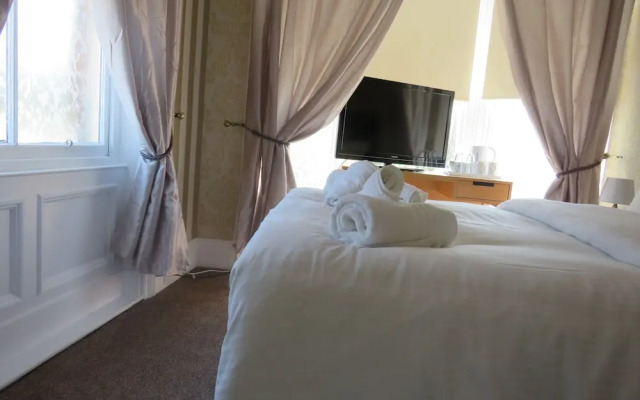 The Queens Arms Hotel