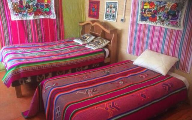 Uros Suma Suyawi Lodge