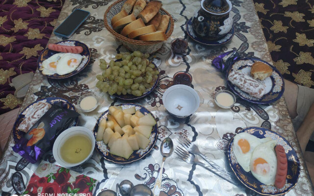 Zuxro Guesthouse
