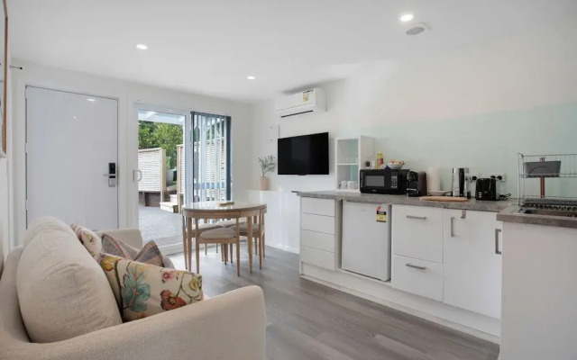 Coastal Living Retreat close to Beaches