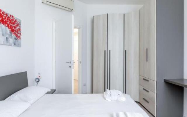 Piazza De Angeli M1 Comfortable Flat with Balcony