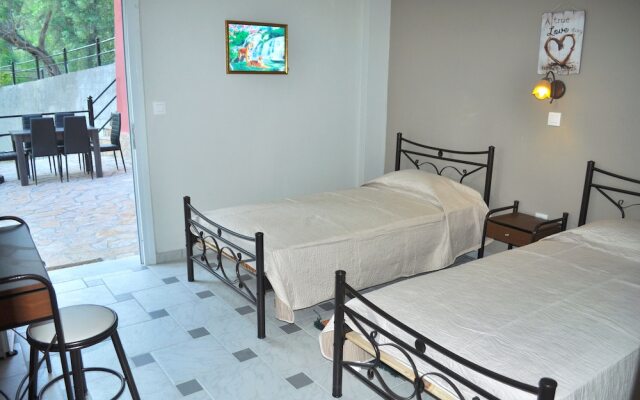 Luxus Ferienwohnung in Pelekas Strand mit Pool adonis