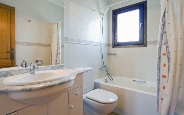 Villa - 4 Bedrooms with Pool, WiFi and Sea views - 105045