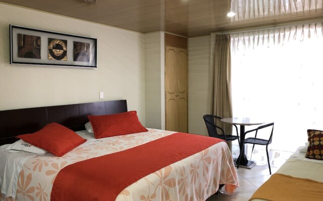 Hotel Suites El Lago Inn