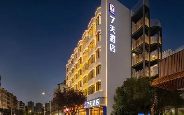 7 Days Inn (Kunming Railway Station Yunfang Commercial Area Branch)