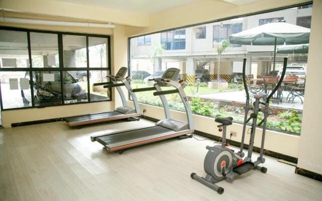 Kobe's luxurious 2bedroom with a gym and a city view