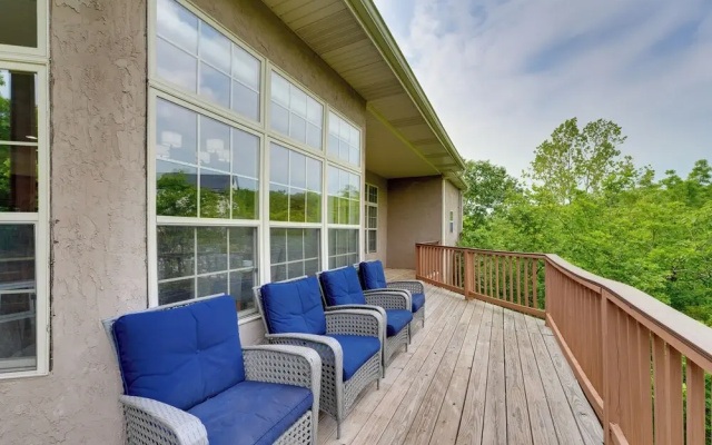 4 Mi to Branson Landing: Huge Home w/ Game Room!