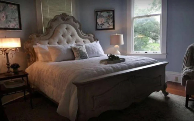 Laurel Manor Bed and Breakfast