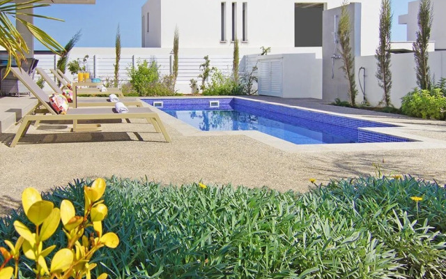 Amelia Paralimni in Paralimni