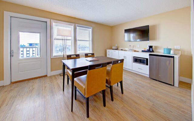 Commander Hotel & Suites