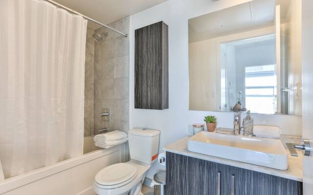 Brilliant High-Rise 2 Bed and Parking