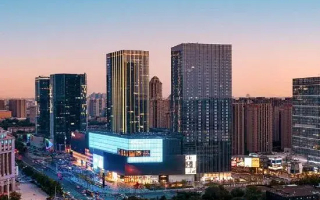 Grand Emporium Rezen ESA Apartment