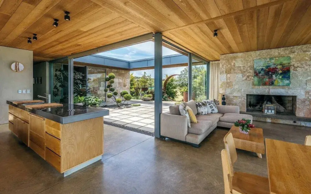 Waiheke Island Coastal Retreat