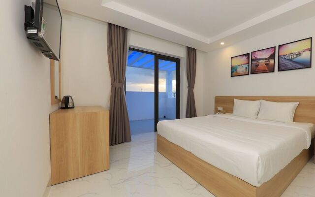 Golden Bay Hotel