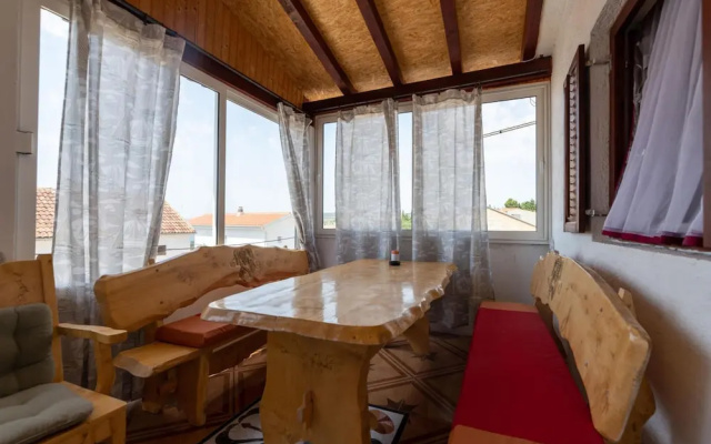 Beautiful Apartment in Maslenica With Jacuzzi, Wifi and 3 Bedrooms