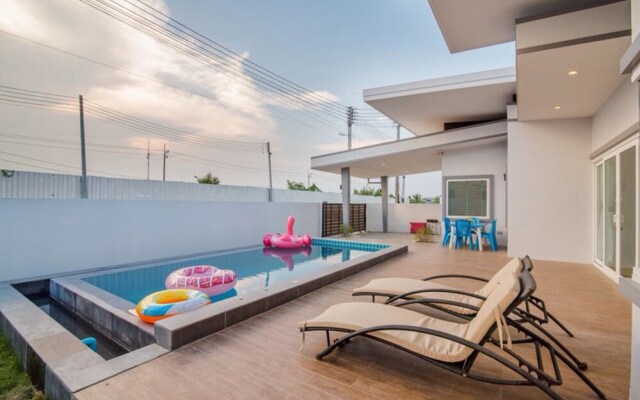 White Rose Pool Villa Hun Hin
